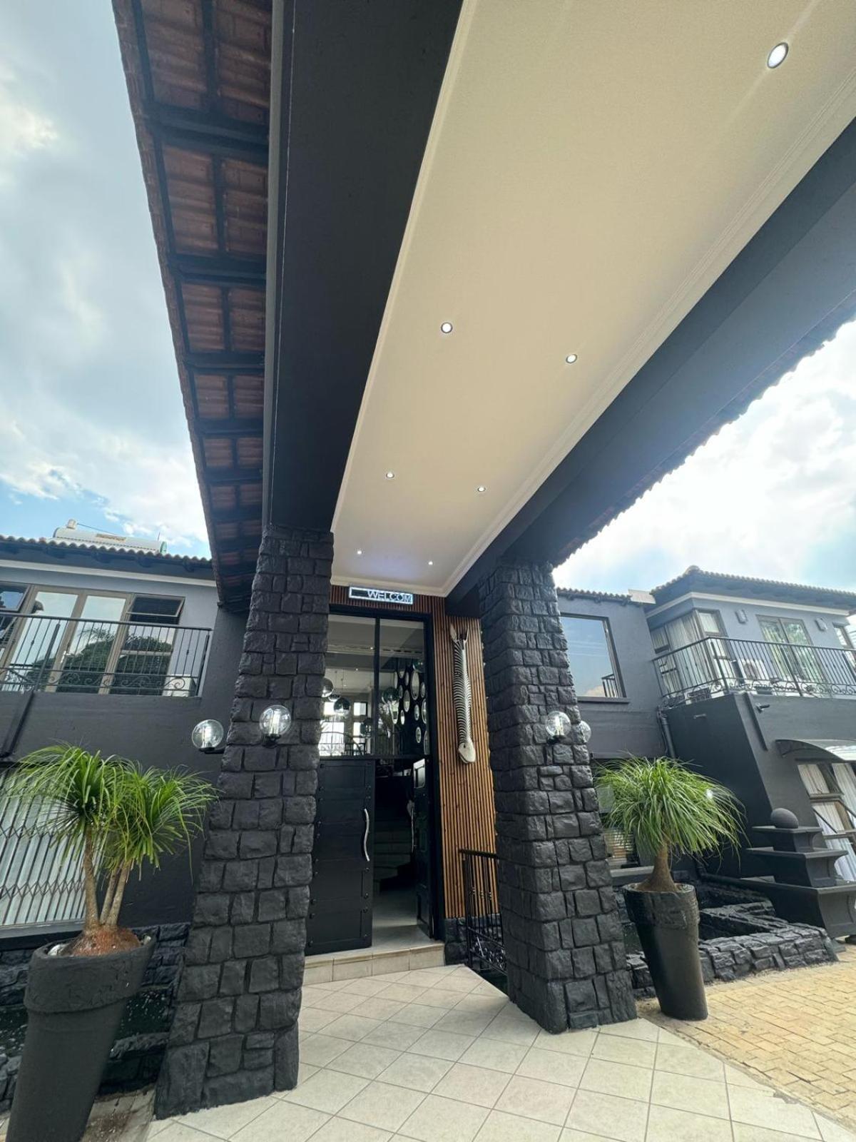 Africa Paradise - Or Tambo Airport Boutique Hotel Benoni Buitenkant foto