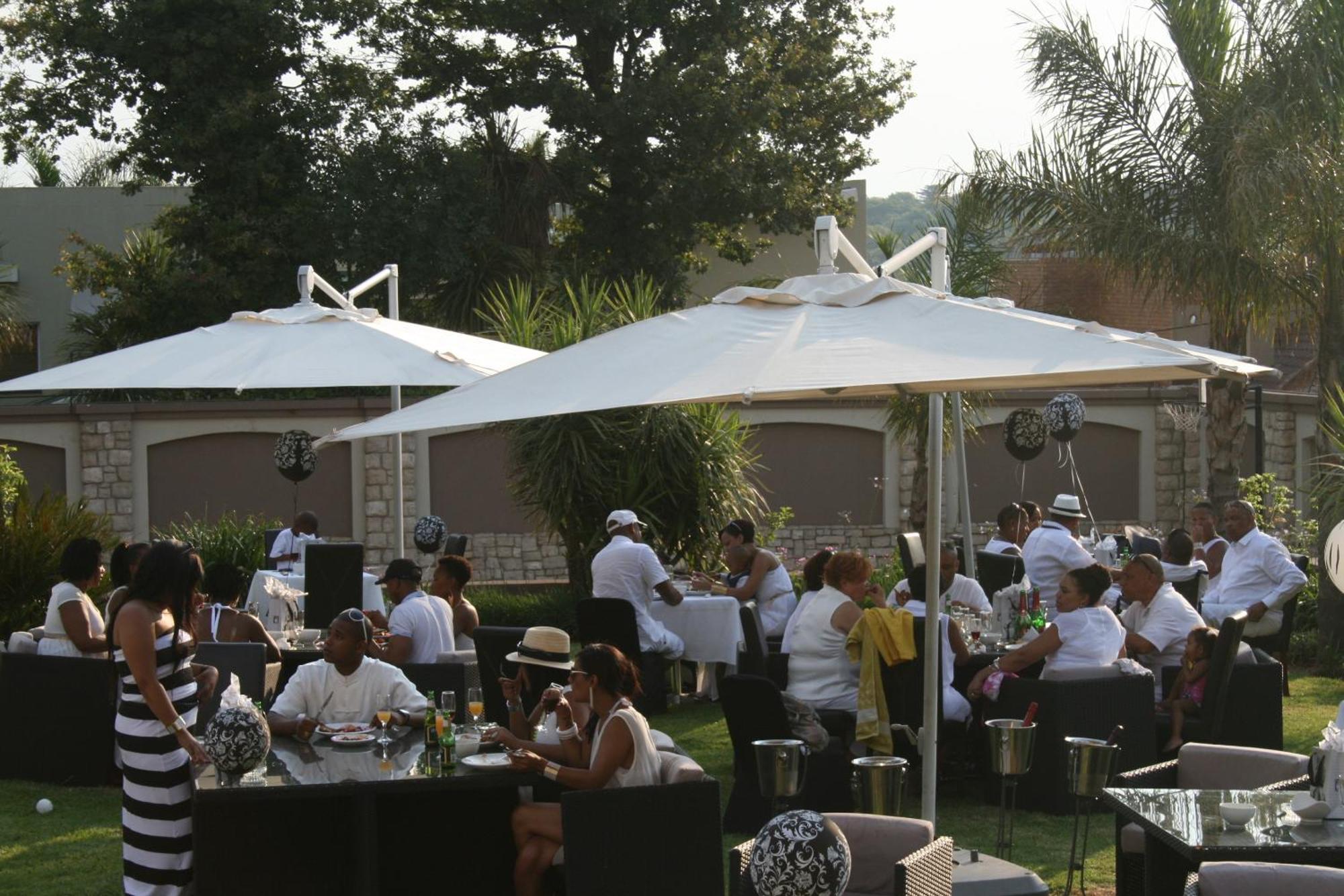Africa Paradise - Or Tambo Airport Boutique Hotel Benoni Buitenkant foto