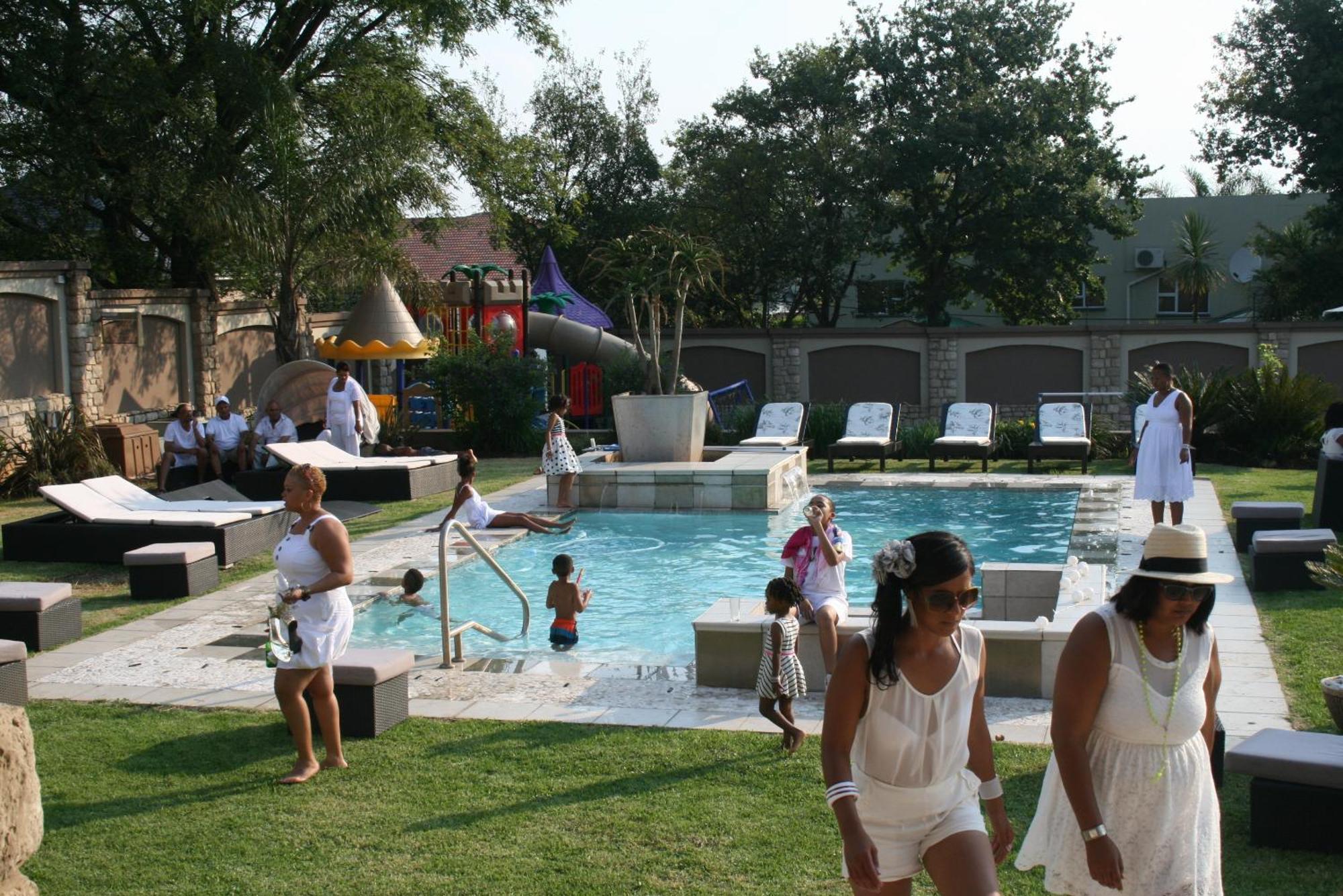 Africa Paradise - Or Tambo Airport Boutique Hotel Benoni Buitenkant foto