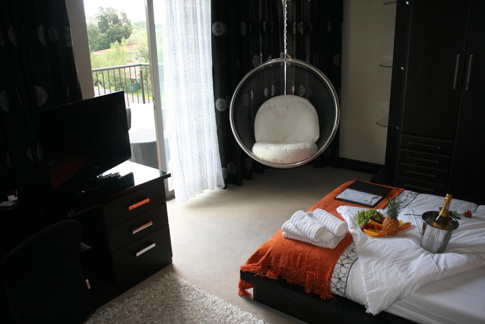 Africa Paradise - Or Tambo Airport Boutique Hotel Benoni Buitenkant foto