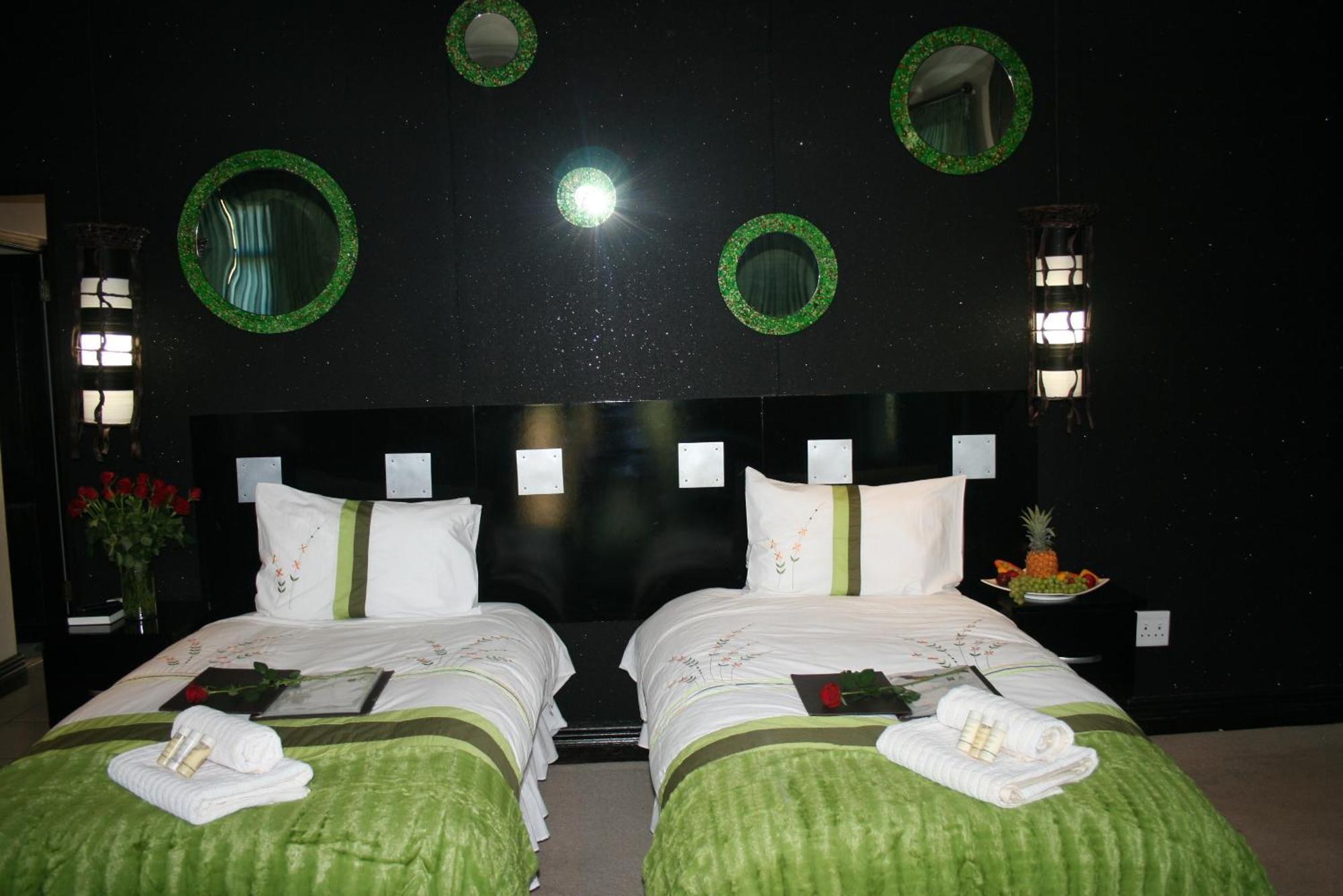 Africa Paradise - Or Tambo Airport Boutique Hotel Benoni Buitenkant foto