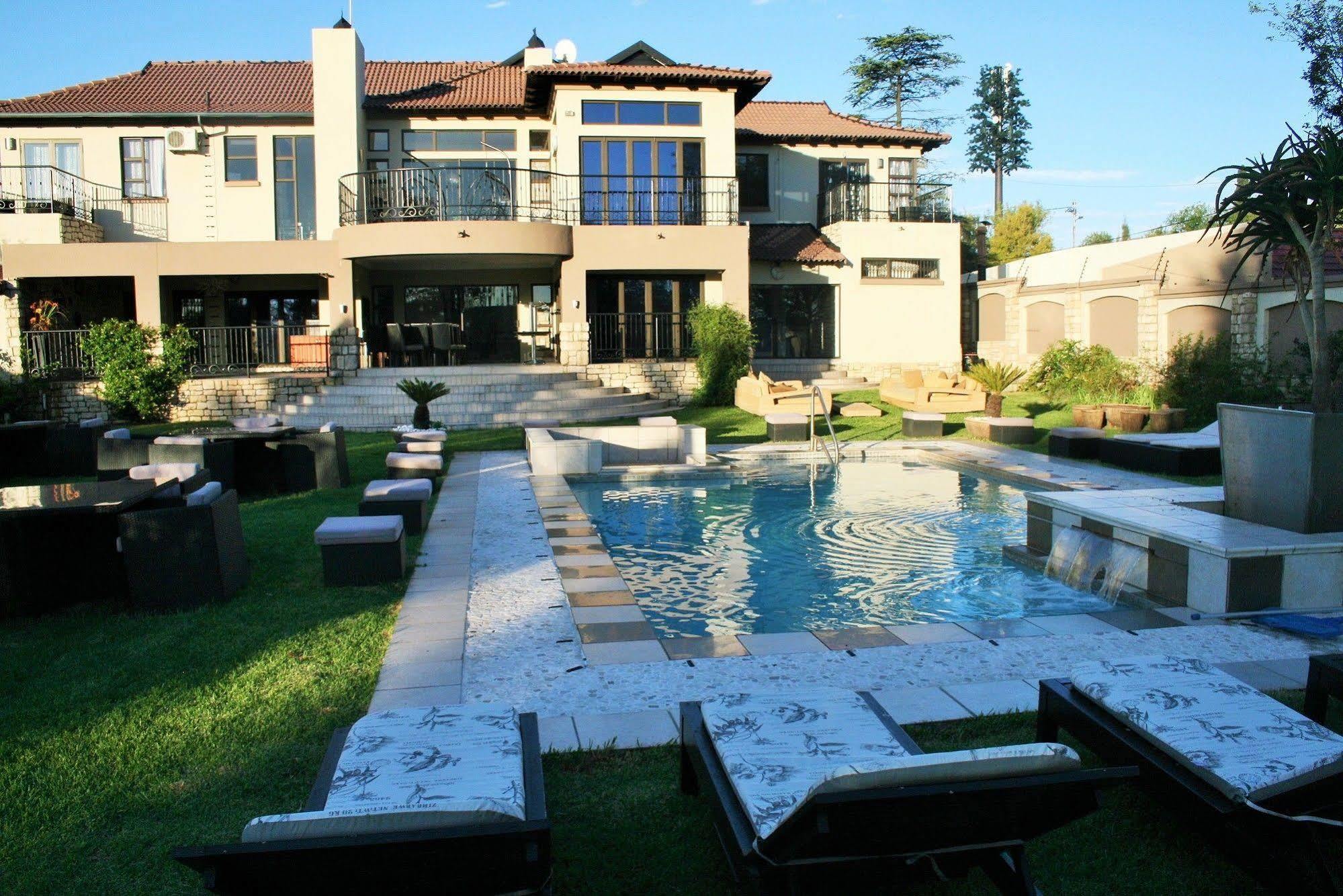 Africa Paradise - Or Tambo Airport Boutique Hotel Benoni Buitenkant foto